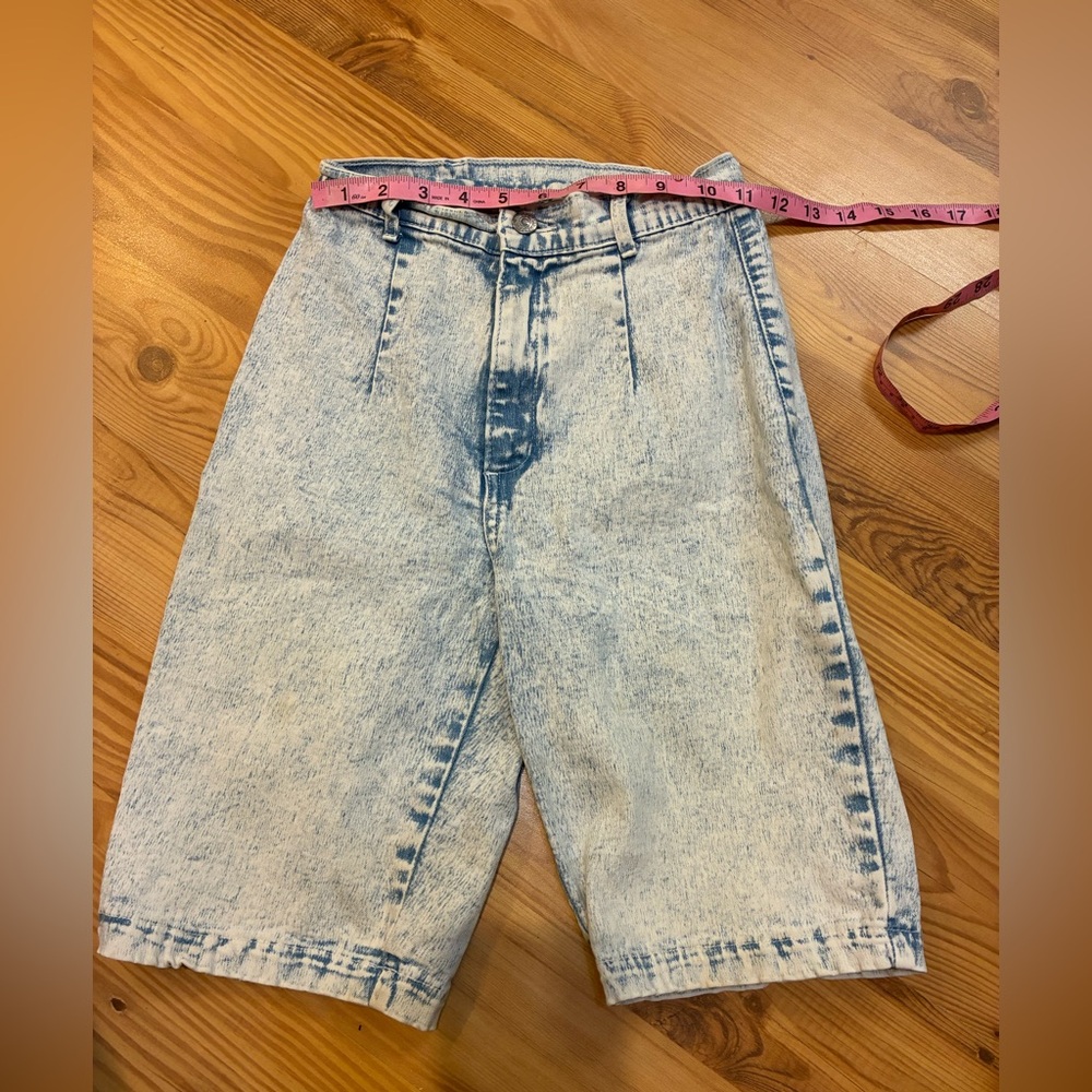 Vintage Jordache 90’s juniors women’s Acid-Wash Denim Shorts - Light Blue retro